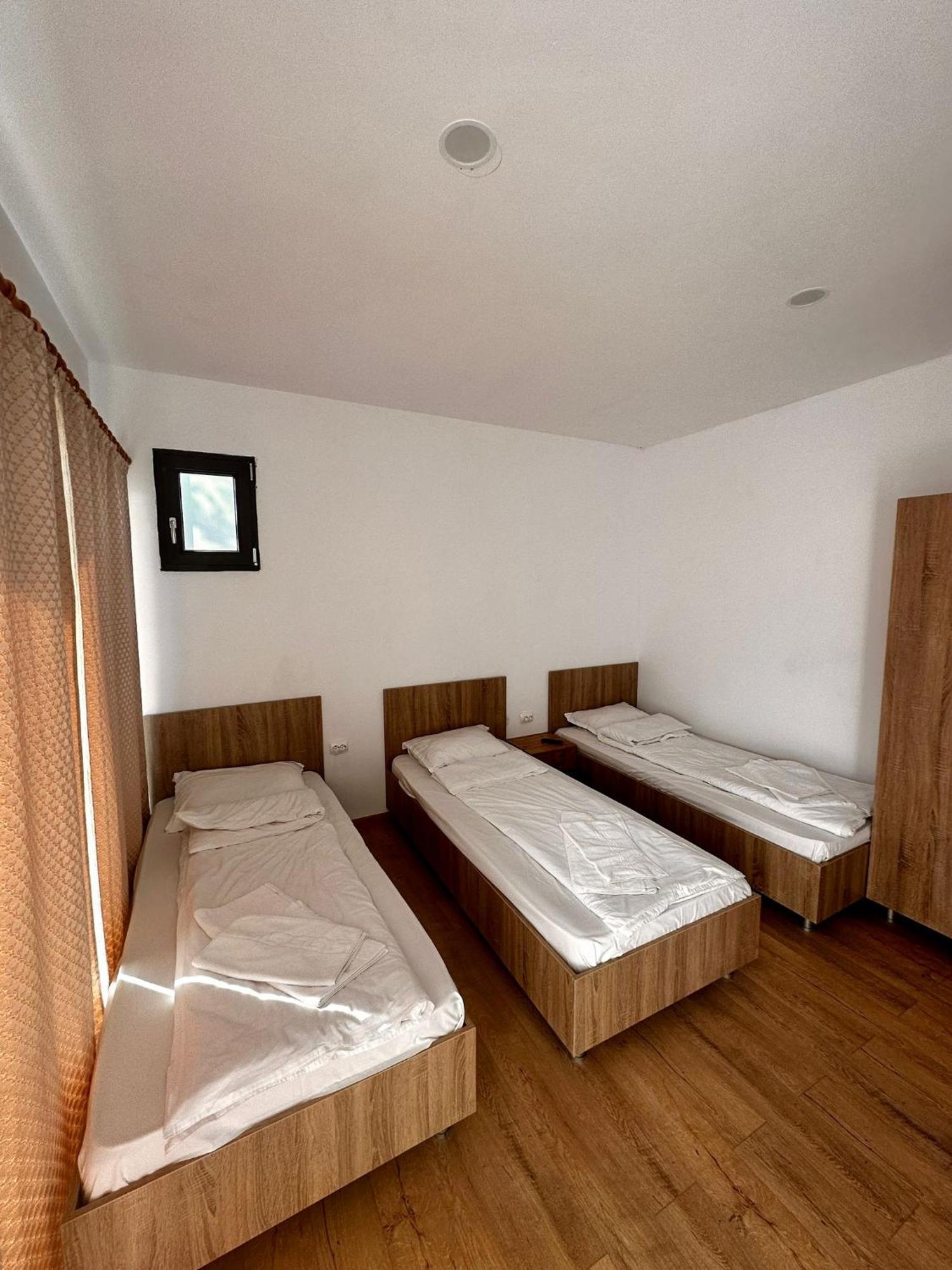 Complex Popas Pacurari Hotel ยาช ภายนอก รูปภาพ